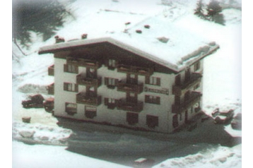 Włochy Hotel Campitello di Fassa, Zewnątrz